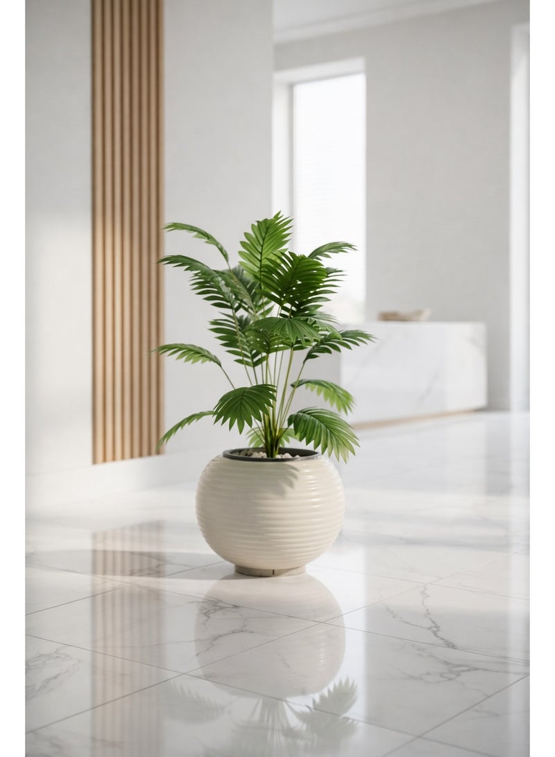 شجرة أريكا صناعية بأوراق خضراء كثيفة في أصيص أبيض أنيق – ديكور طبيعي عصري للمنازل والمكاتب